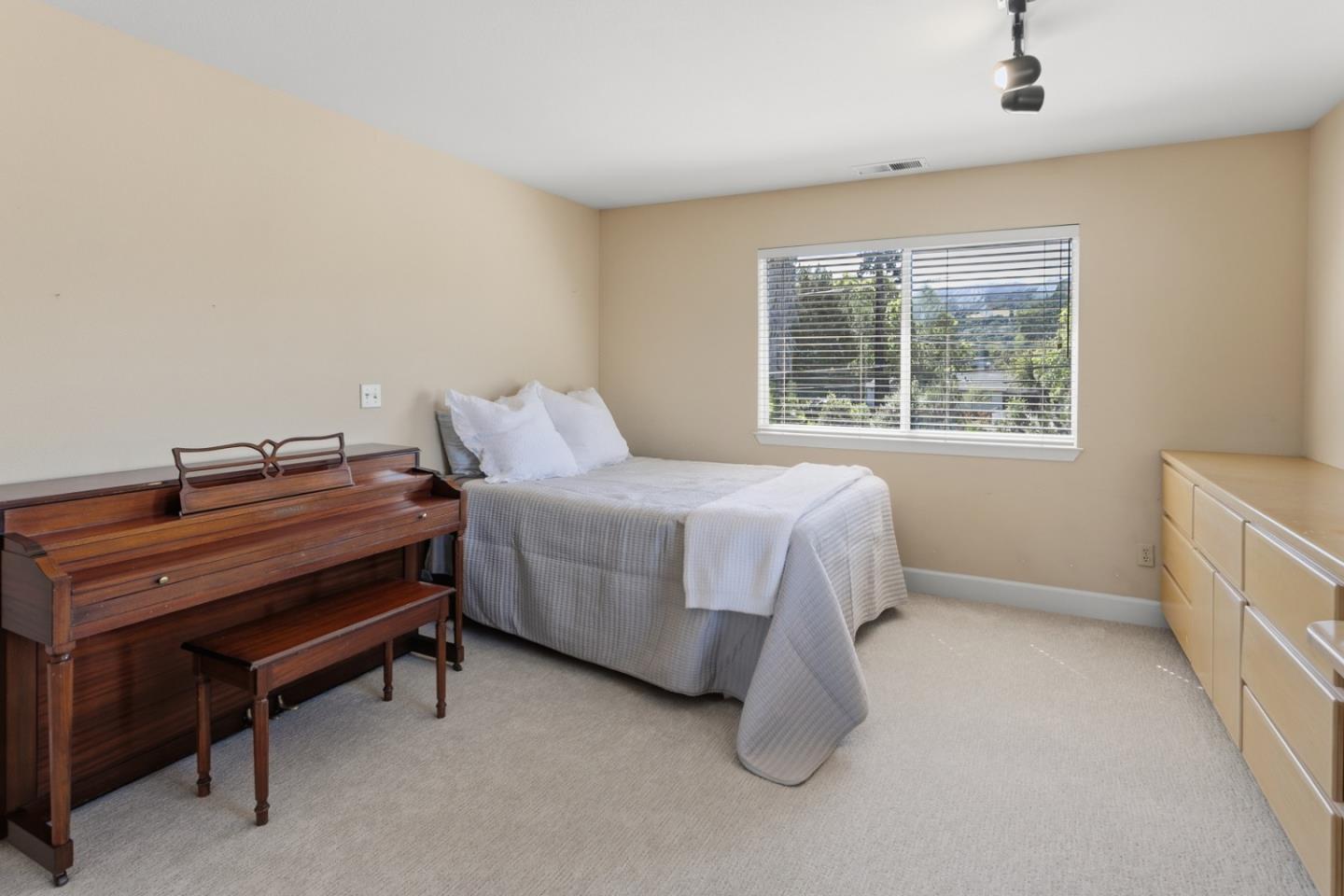 2160 Rosswood Drive