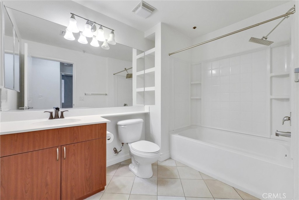 1801 E Katella Avenue Unit: 3043