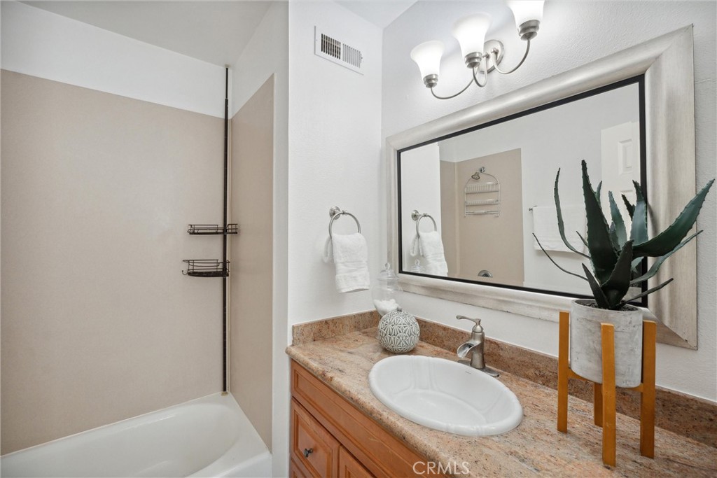 809 N Spurgeon Street Unit: 10