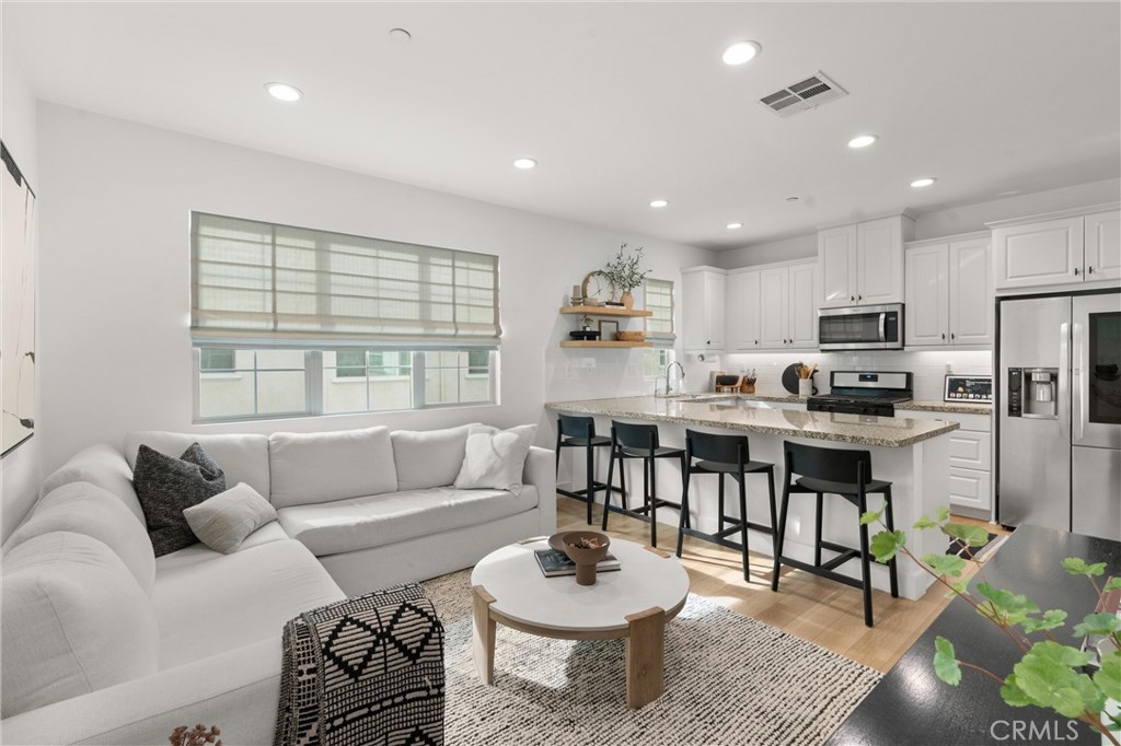 216 Lantana Dr