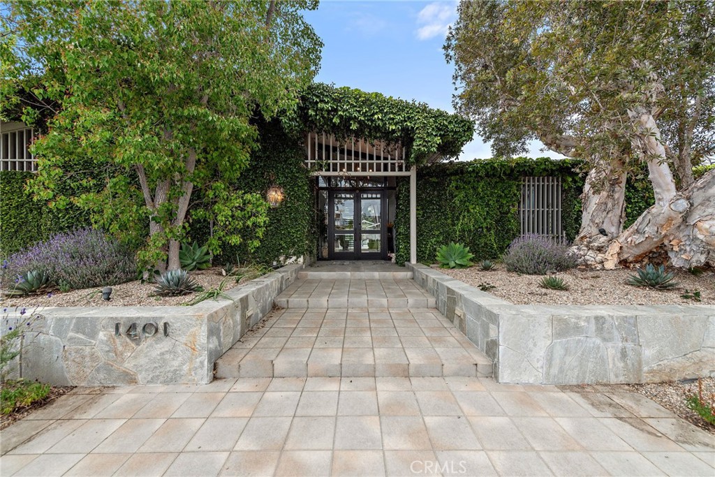 1401 Lincoln Lane