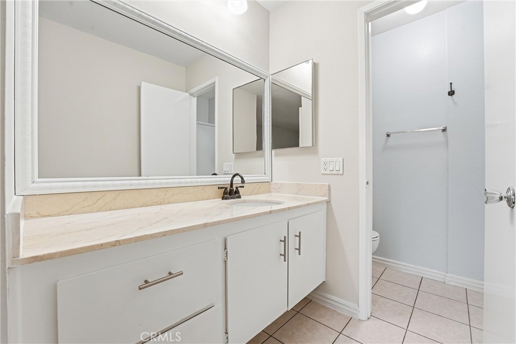 1001 W MacArthur Boulevard 130