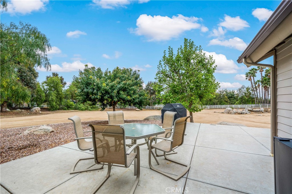37430 Avenida Chapala