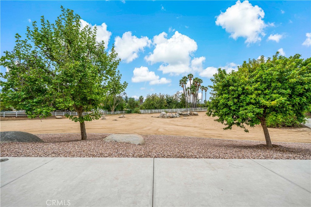 37430 Avenida Chapala