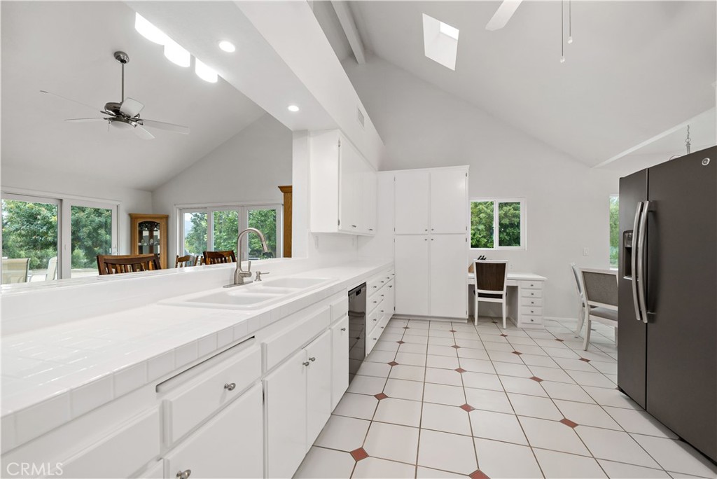 37430 Avenida Chapala