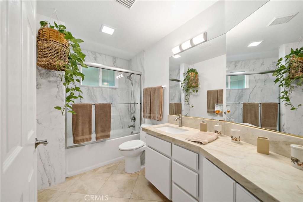 37430 Avenida Chapala