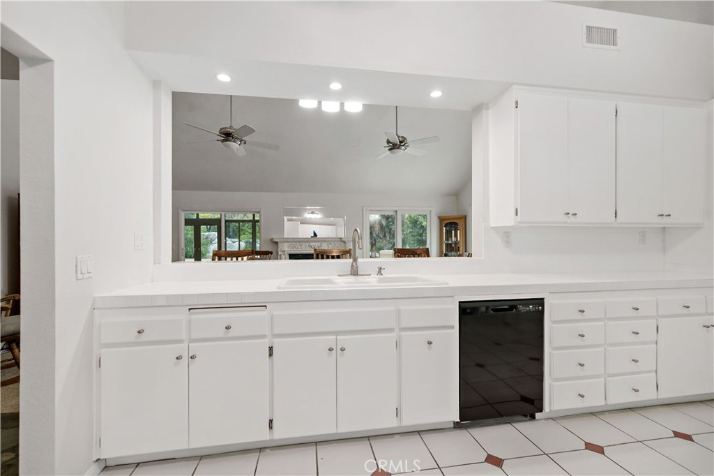 37430 Avenida Chapala