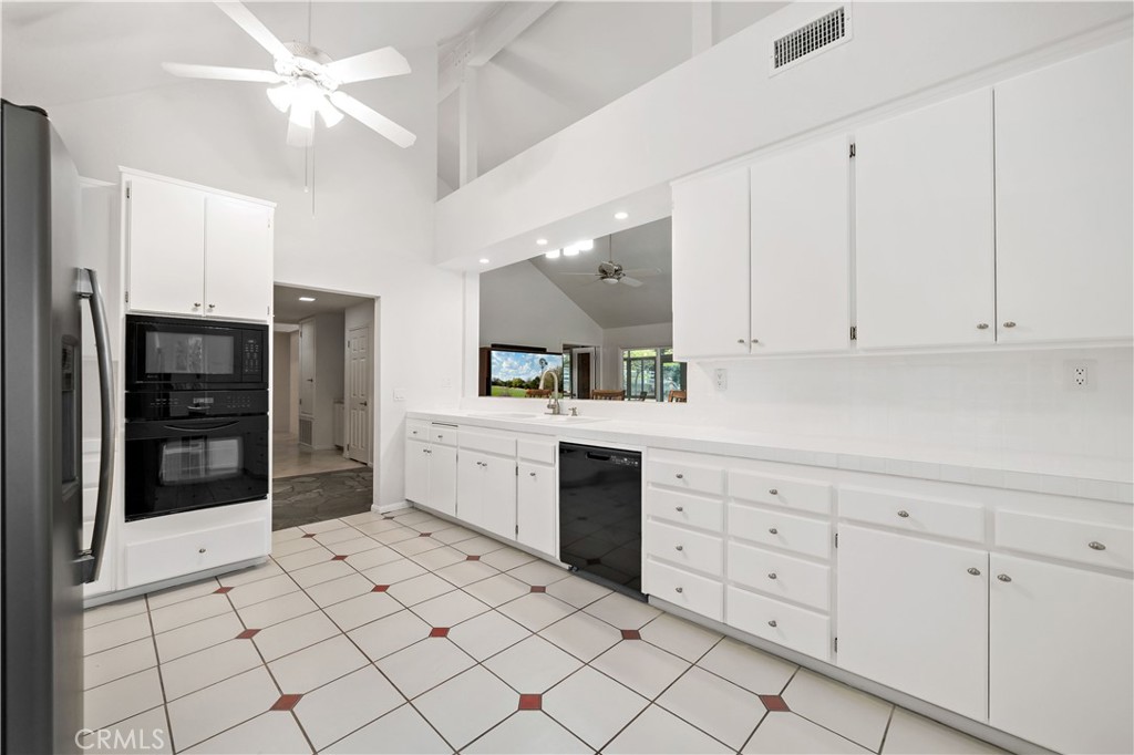 37430 Avenida Chapala