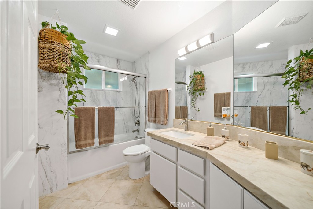 37430 Avenida Chapala