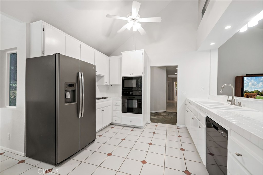 37430 Avenida Chapala