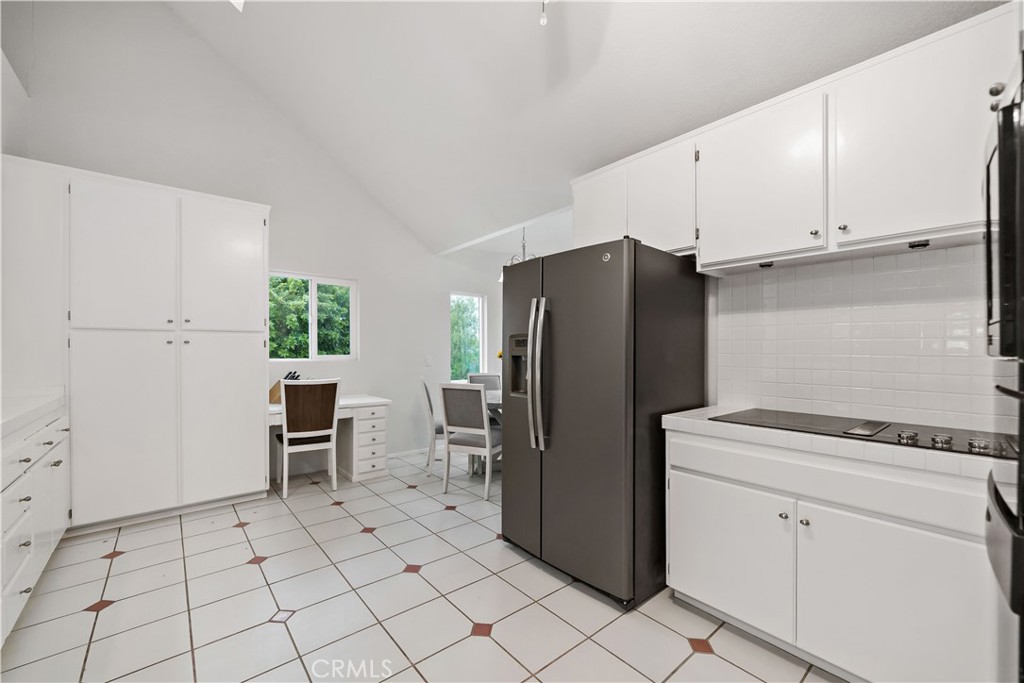 37430 Avenida Chapala