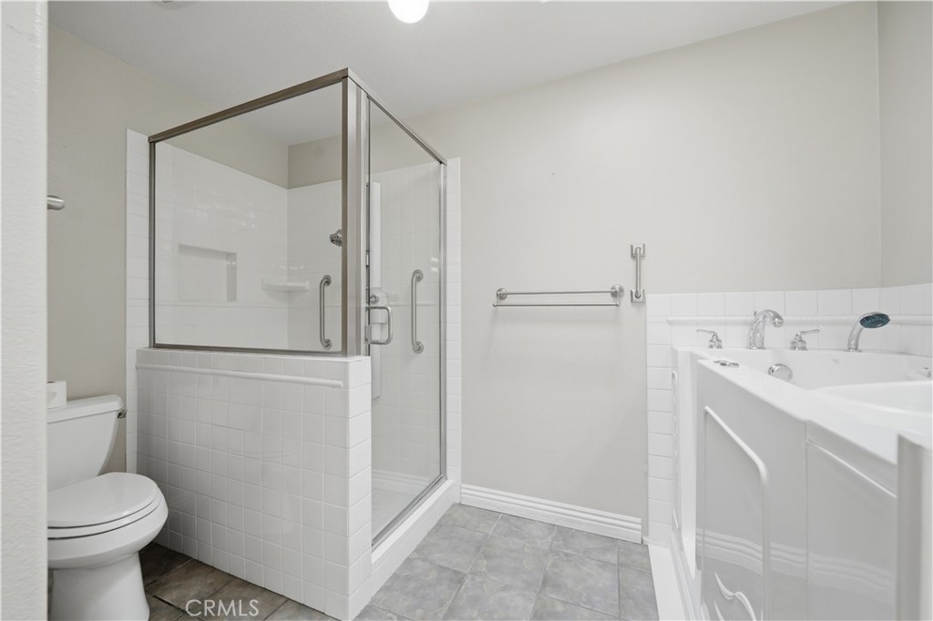 40512 Via Amapola
