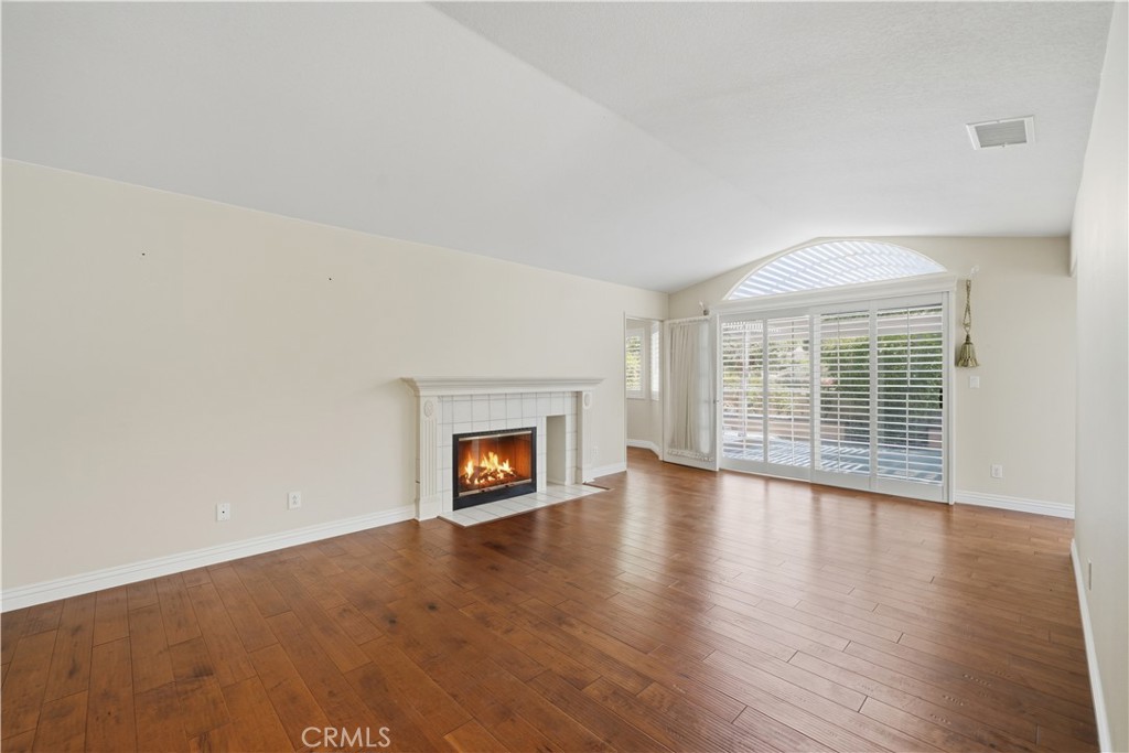 40512 Via Amapola