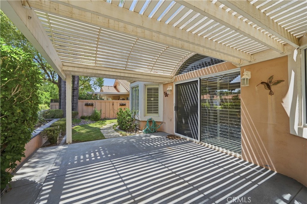 40512 Via Amapola