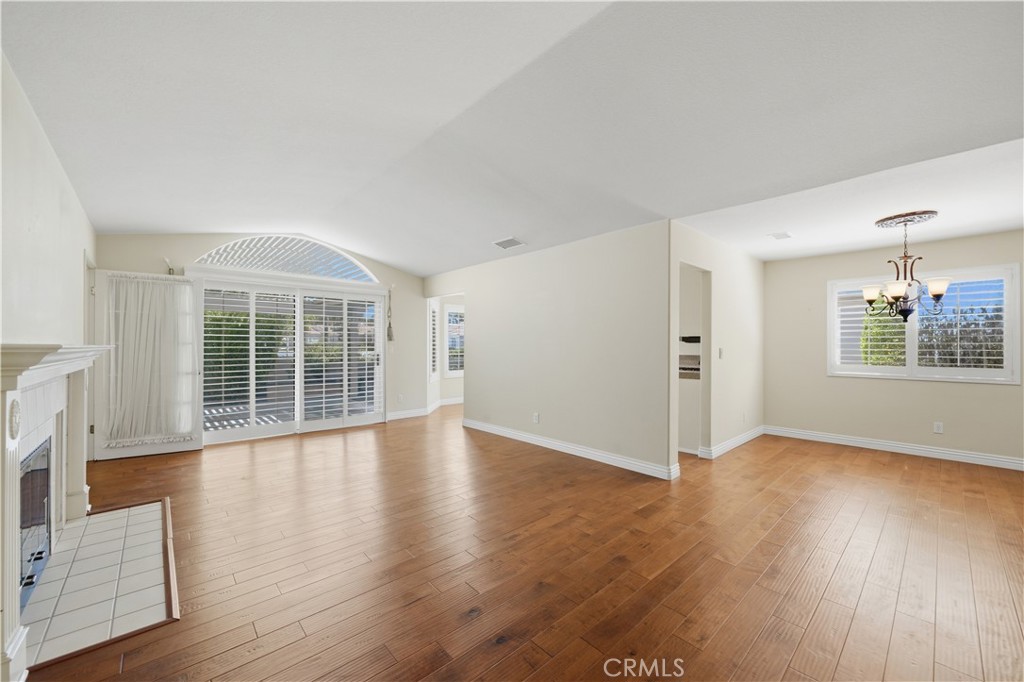40512 Via Amapola