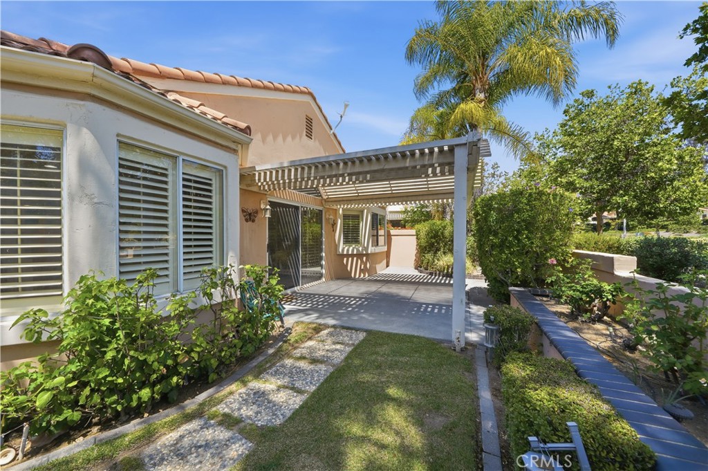 40512 Via Amapola