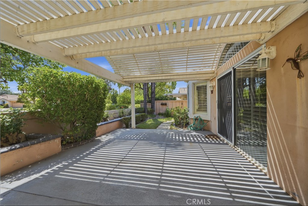40512 Via Amapola