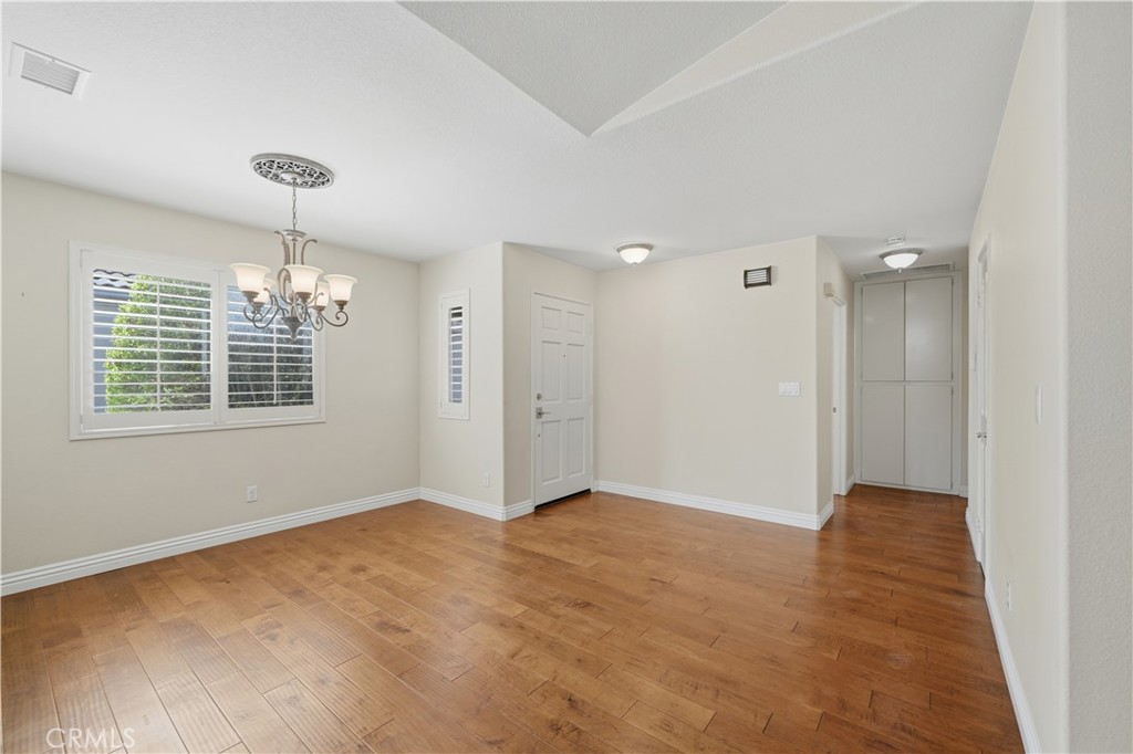 40512 Via Amapola