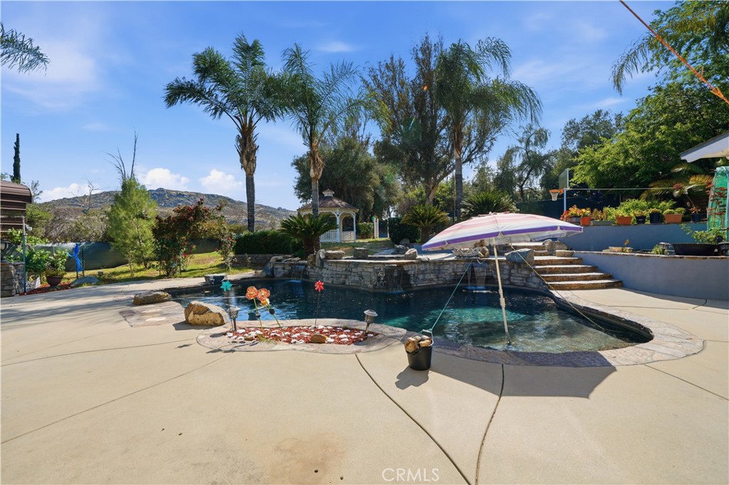 41215 Crest Dr