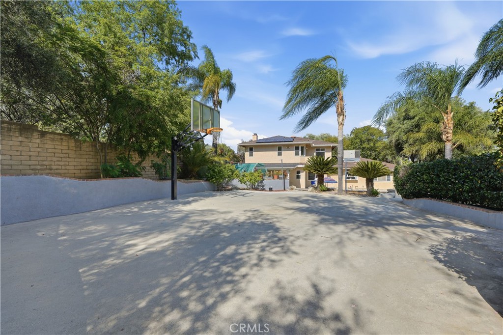 41215 Crest Dr