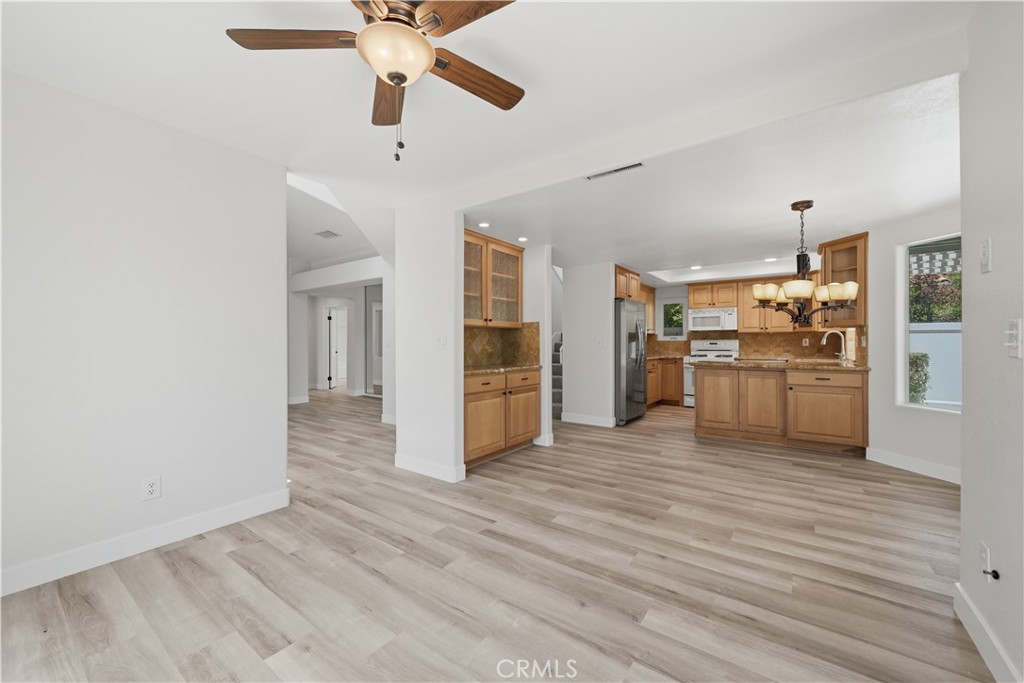 40502 Via Amapola