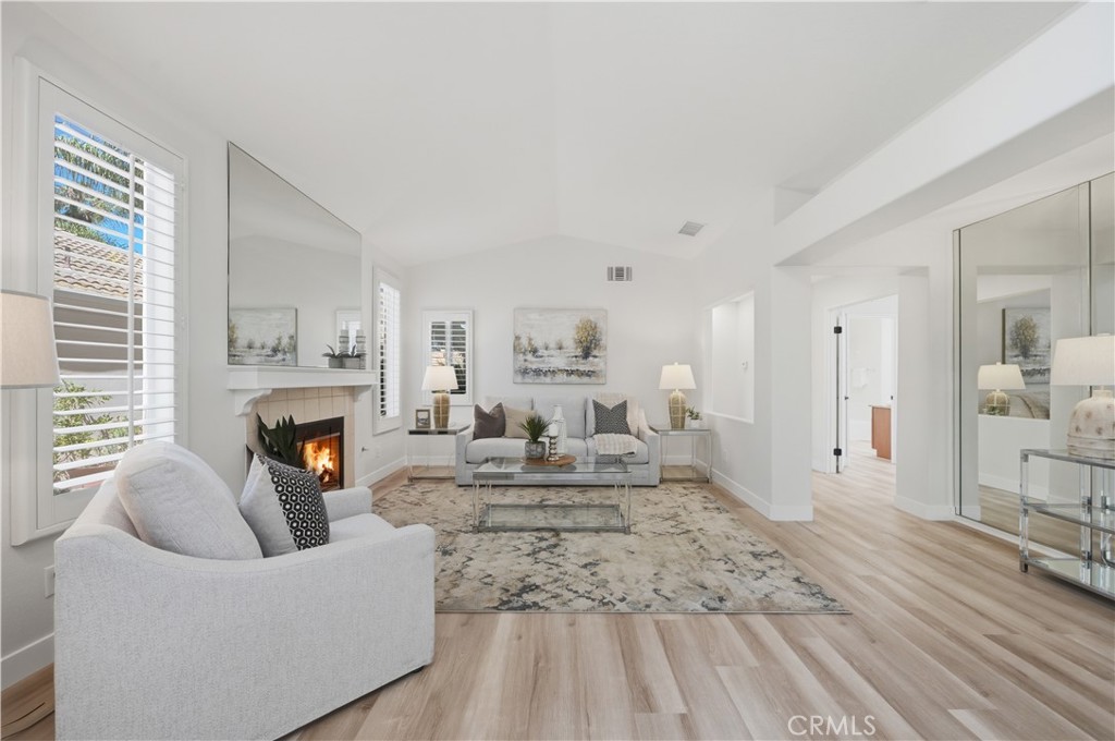 40502 Via Amapola