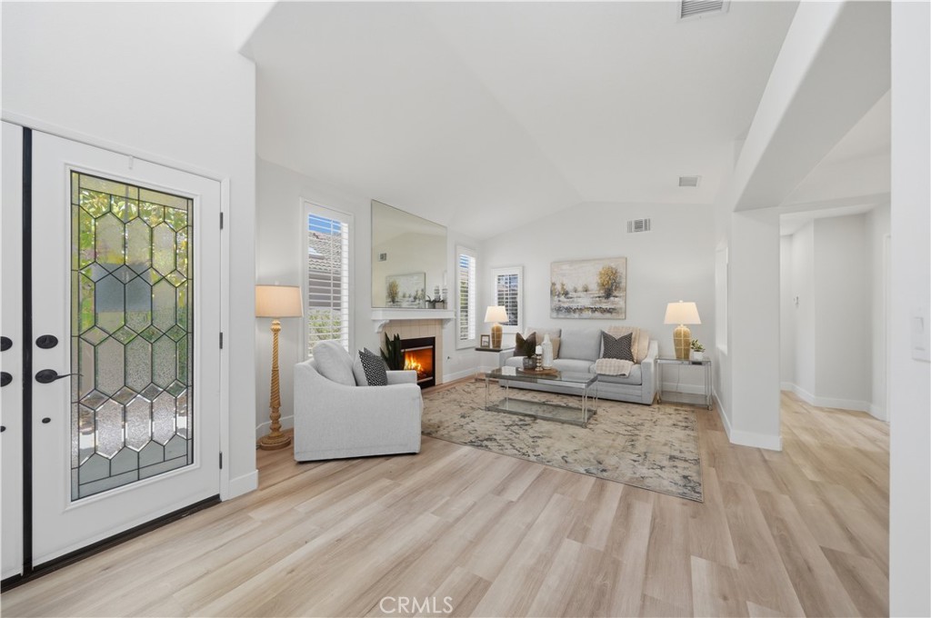 40502 Via Amapola