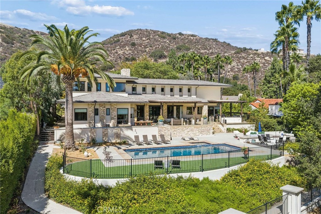 38144 Silver Fox Court