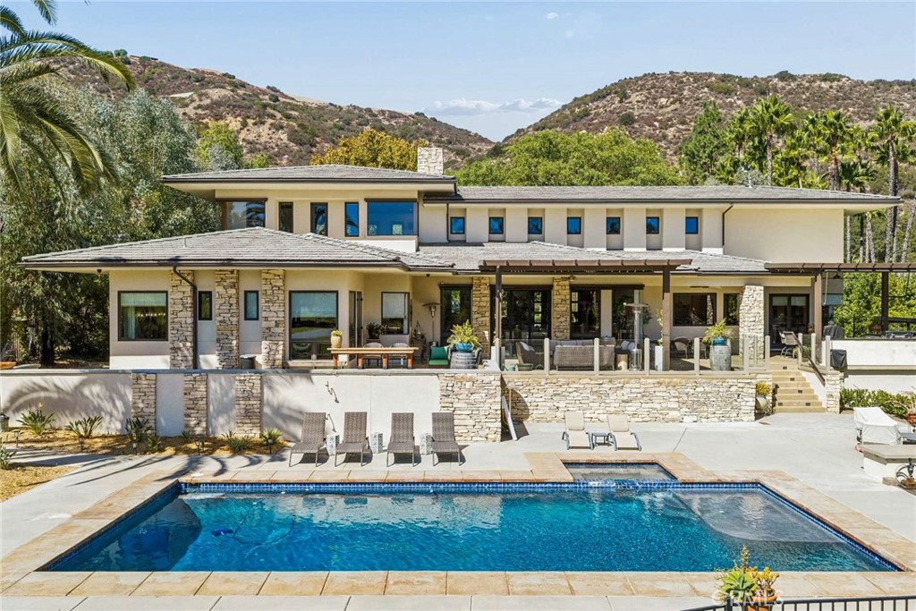 38144 Silver Fox Court