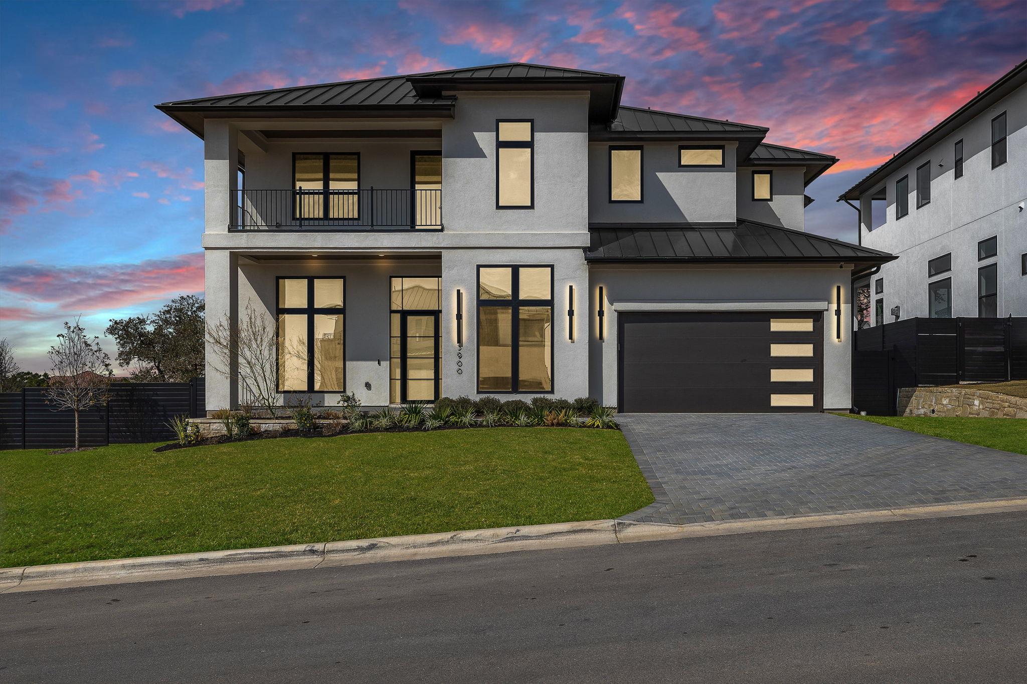 5900 Moondust LN