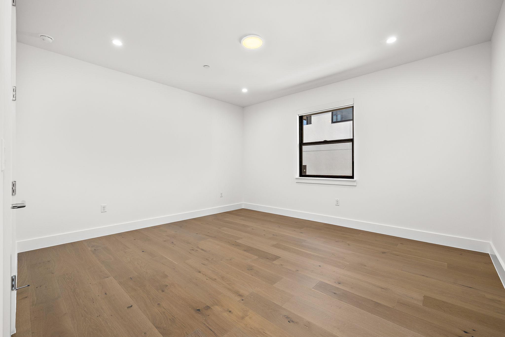 5900 Moondust LN