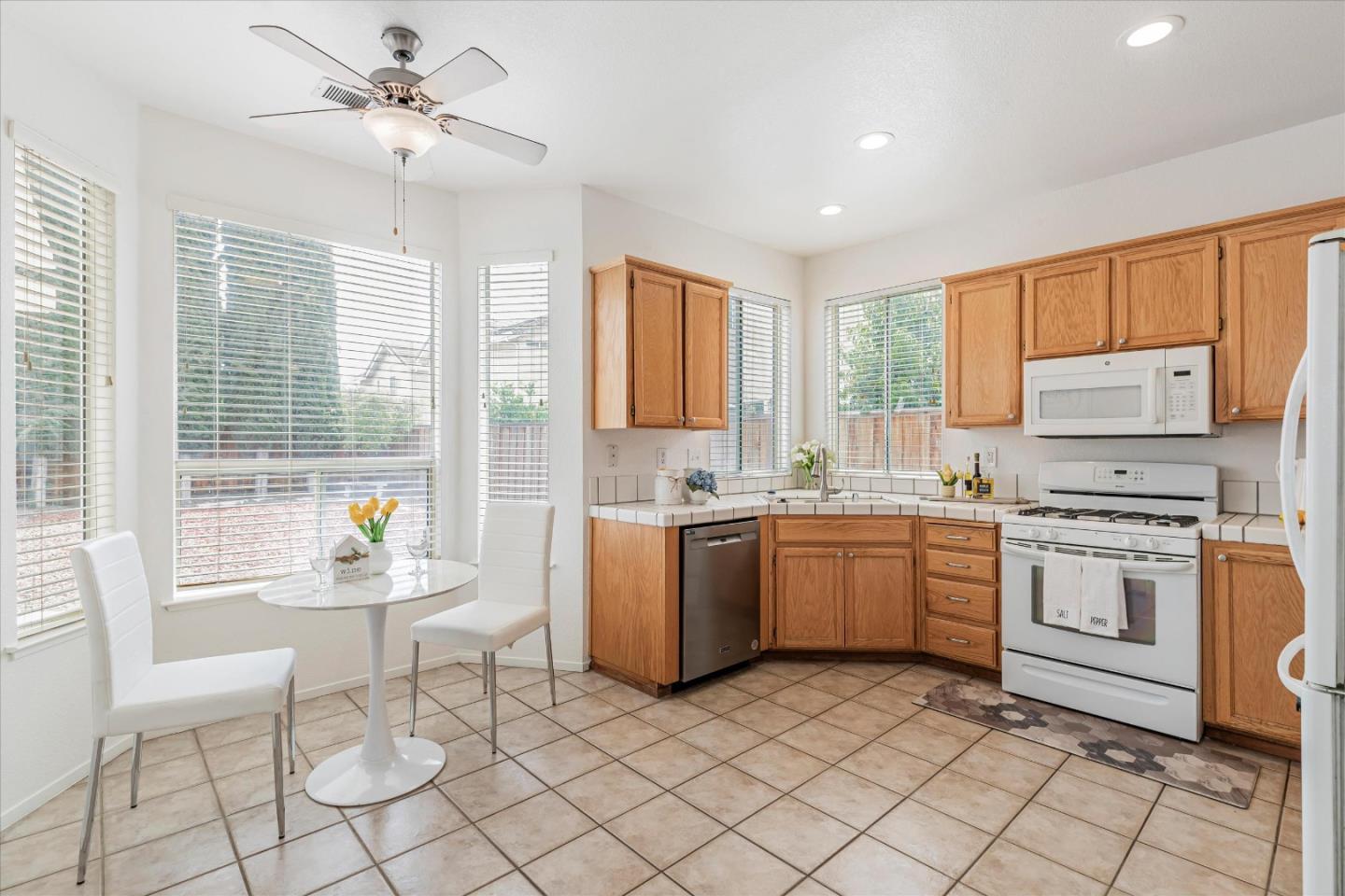 1618 Woodland CT
