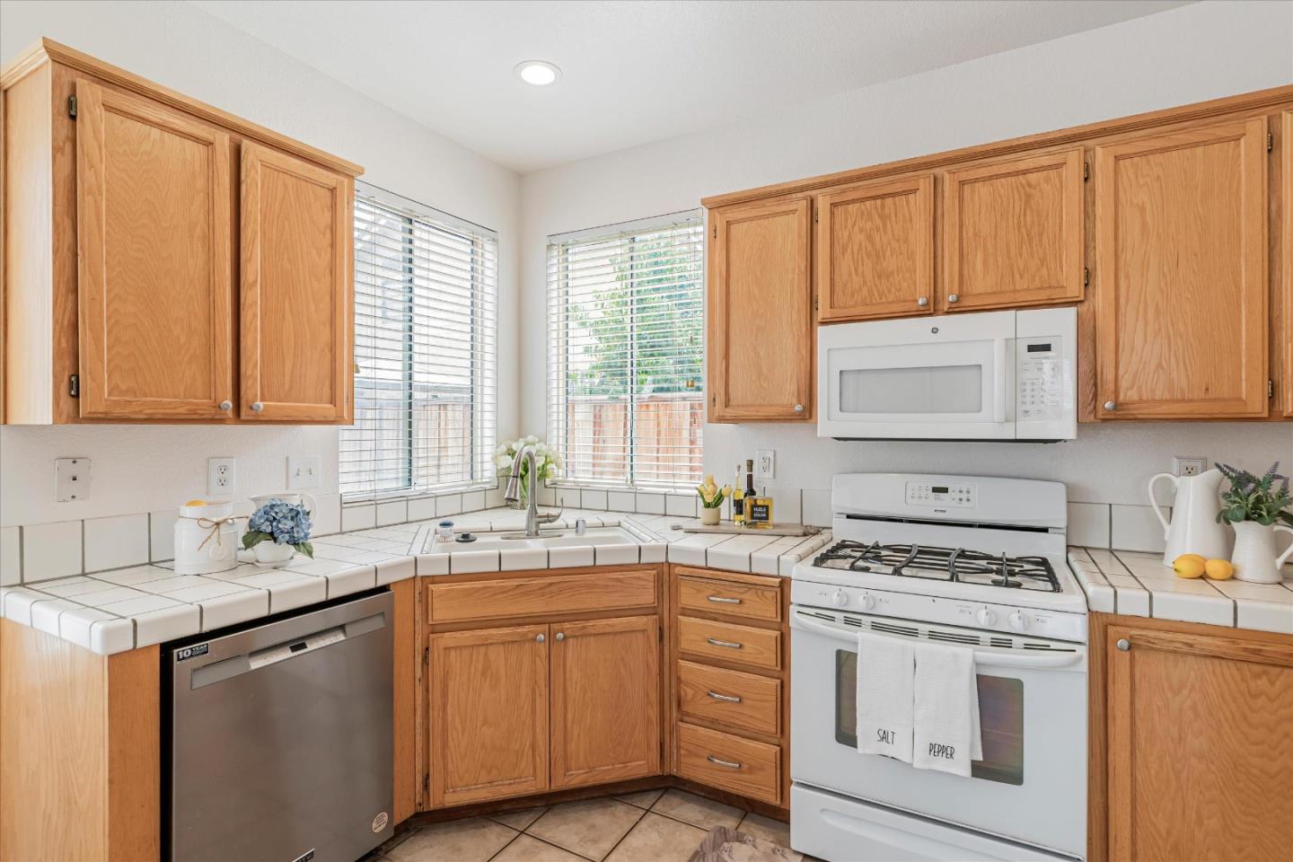1618 Woodland CT