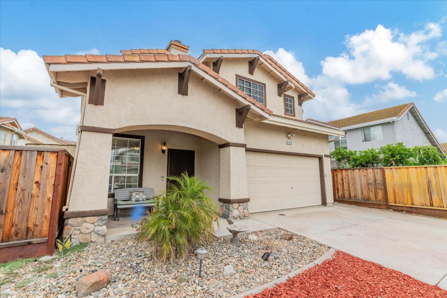 1618 Woodland CT