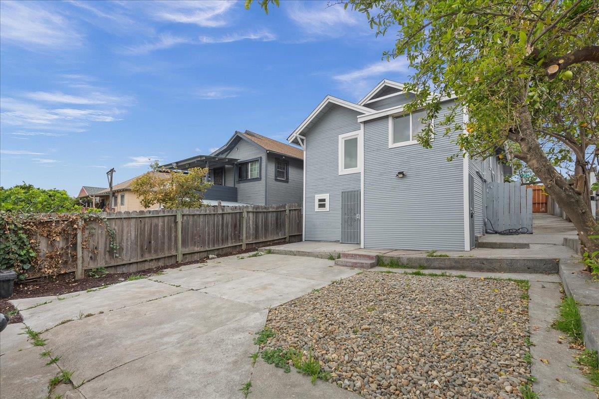 2274 39th AVE
