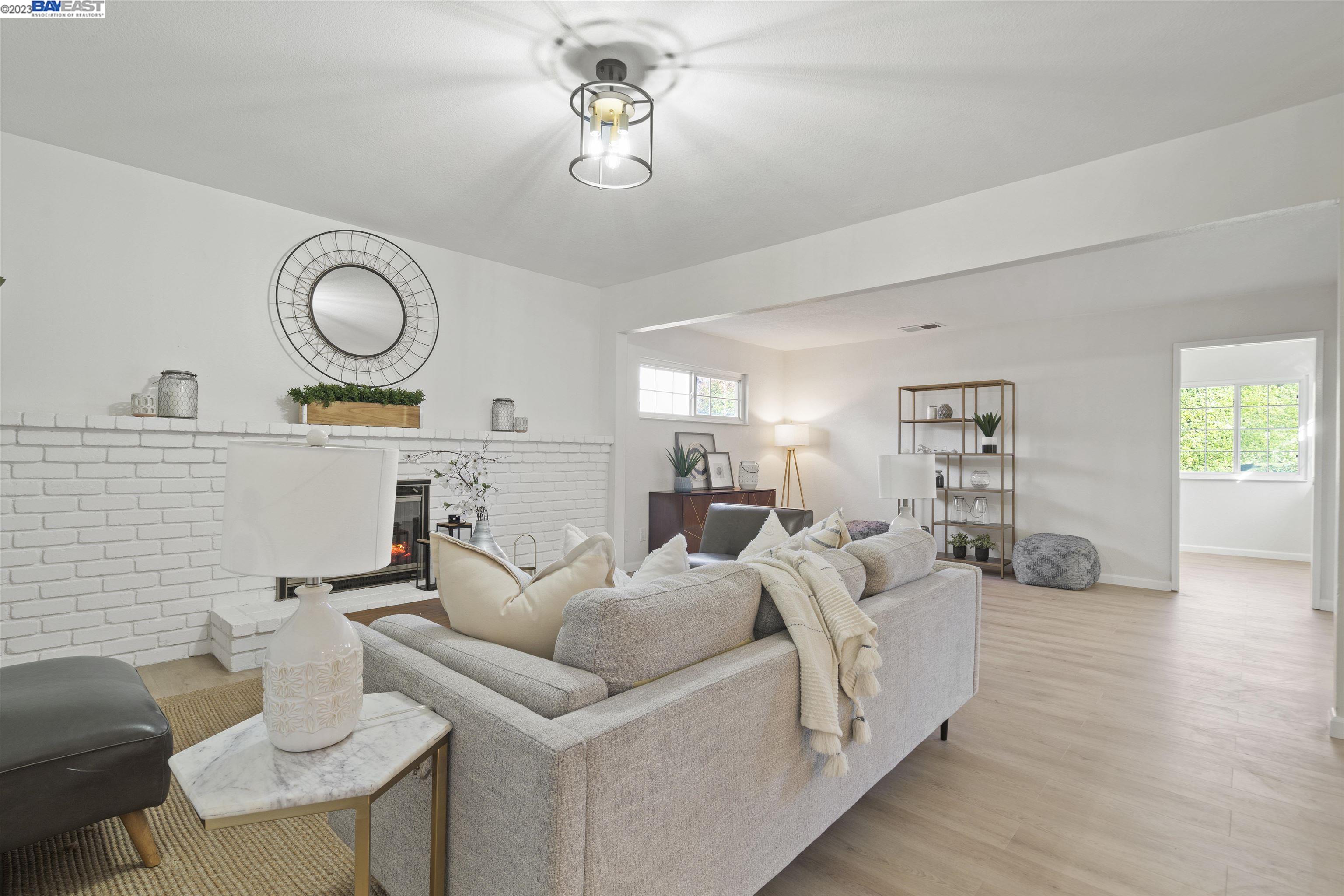 1283 Stephanie Ct