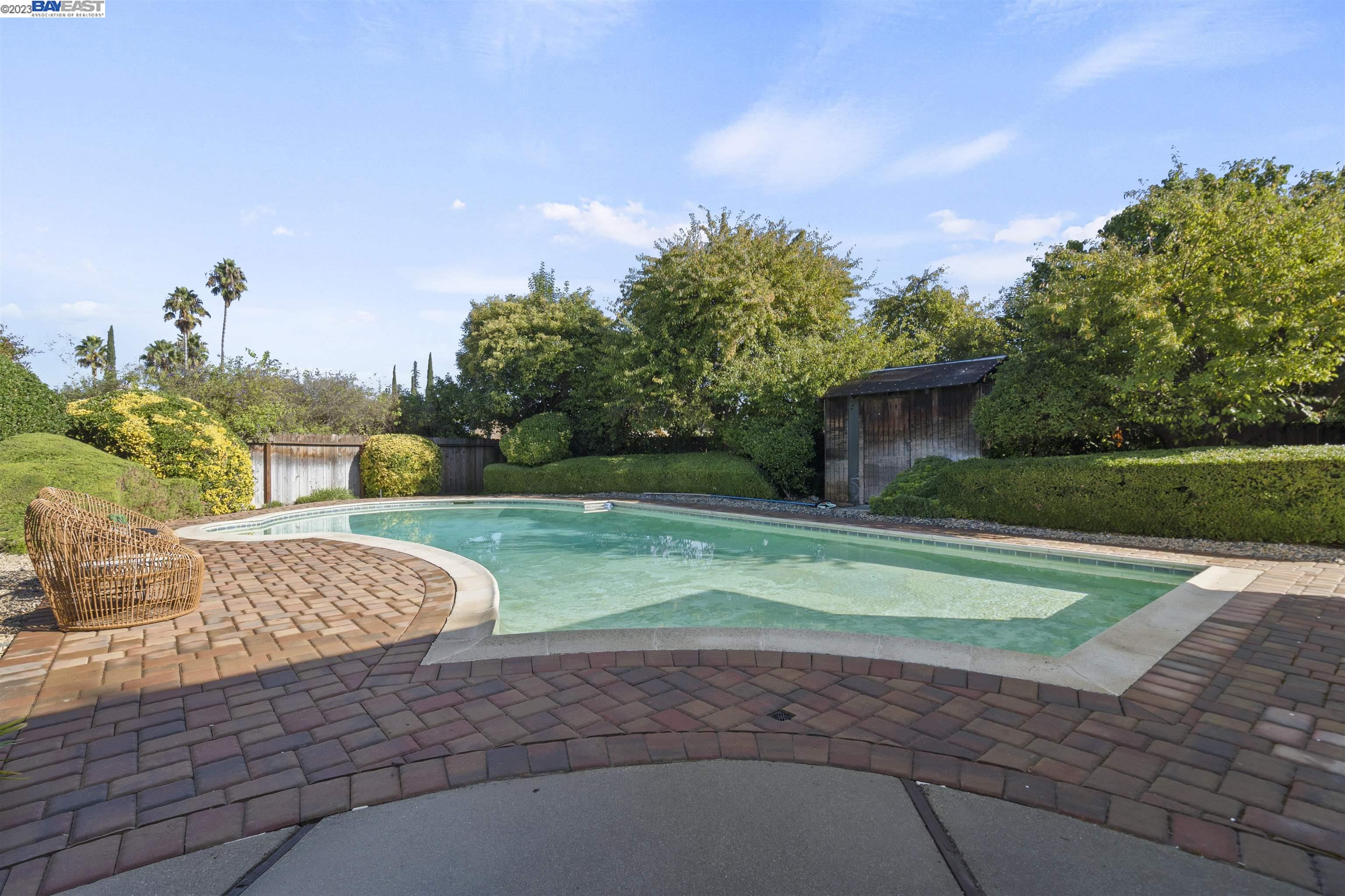 1283 Stephanie Ct