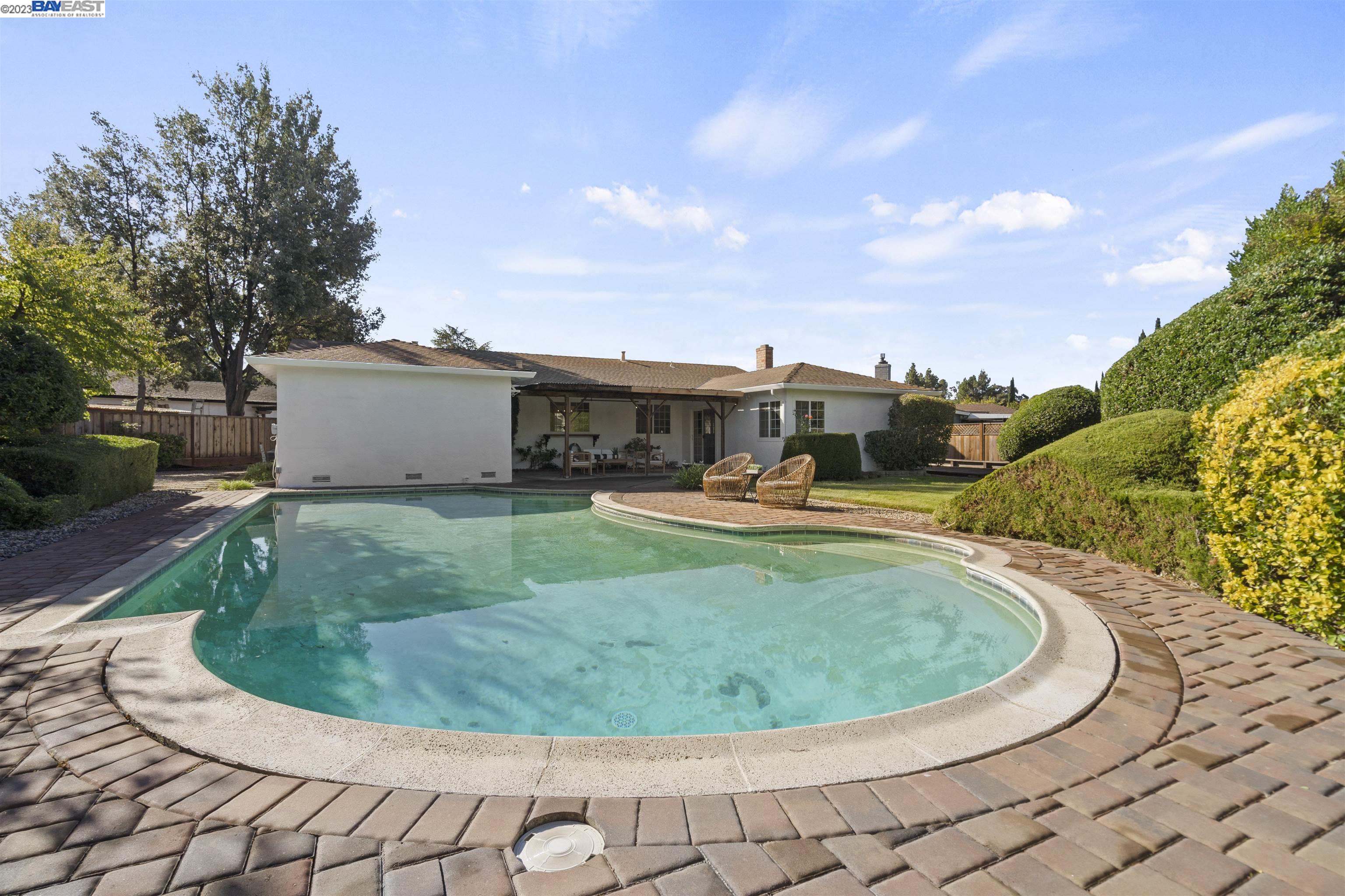 1283 Stephanie Ct