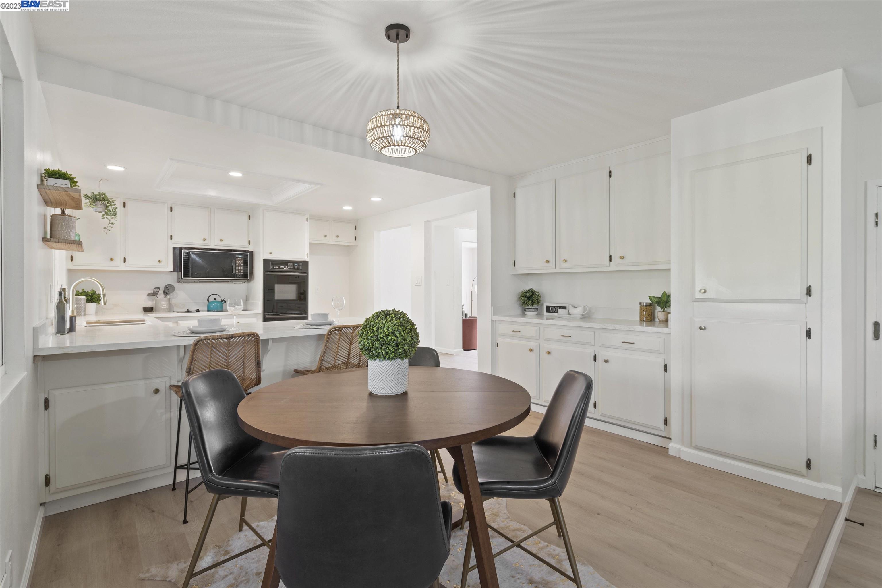 1283 Stephanie Ct