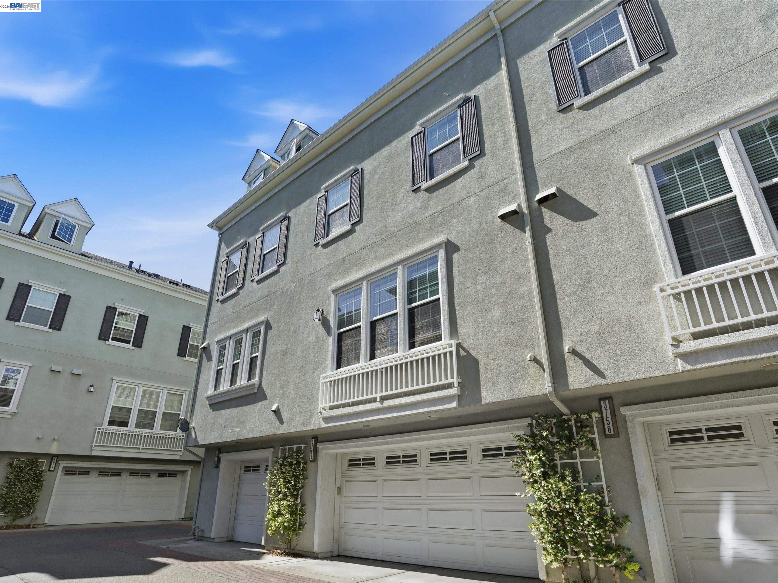 3760 Central Pkwy