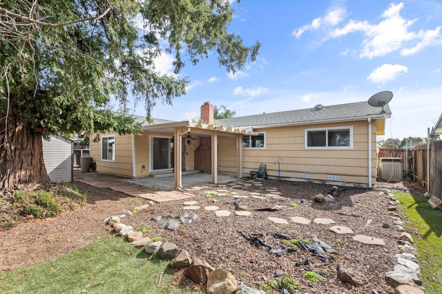 6721 Lindbrook Way
