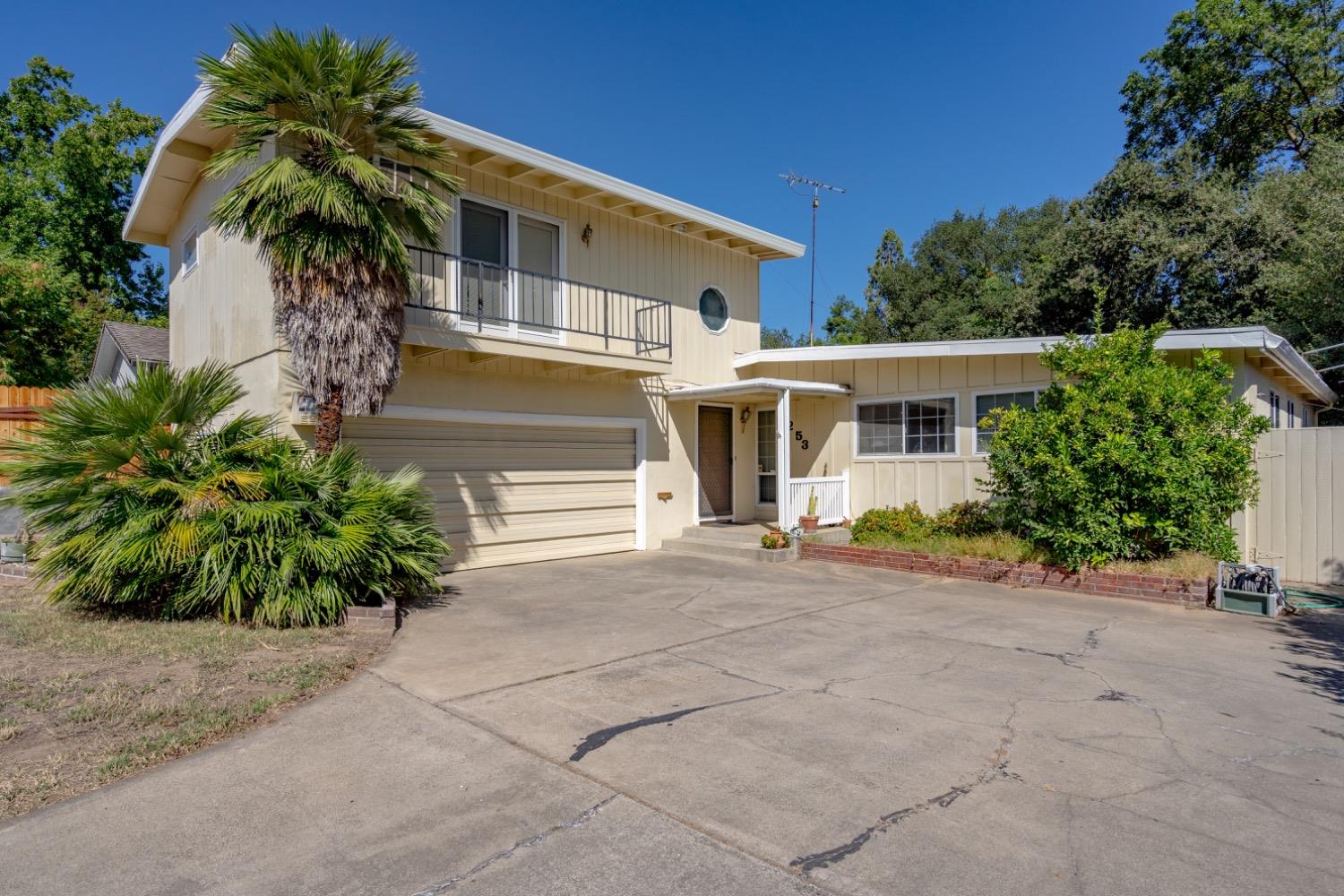 4253 De Costa Avenue