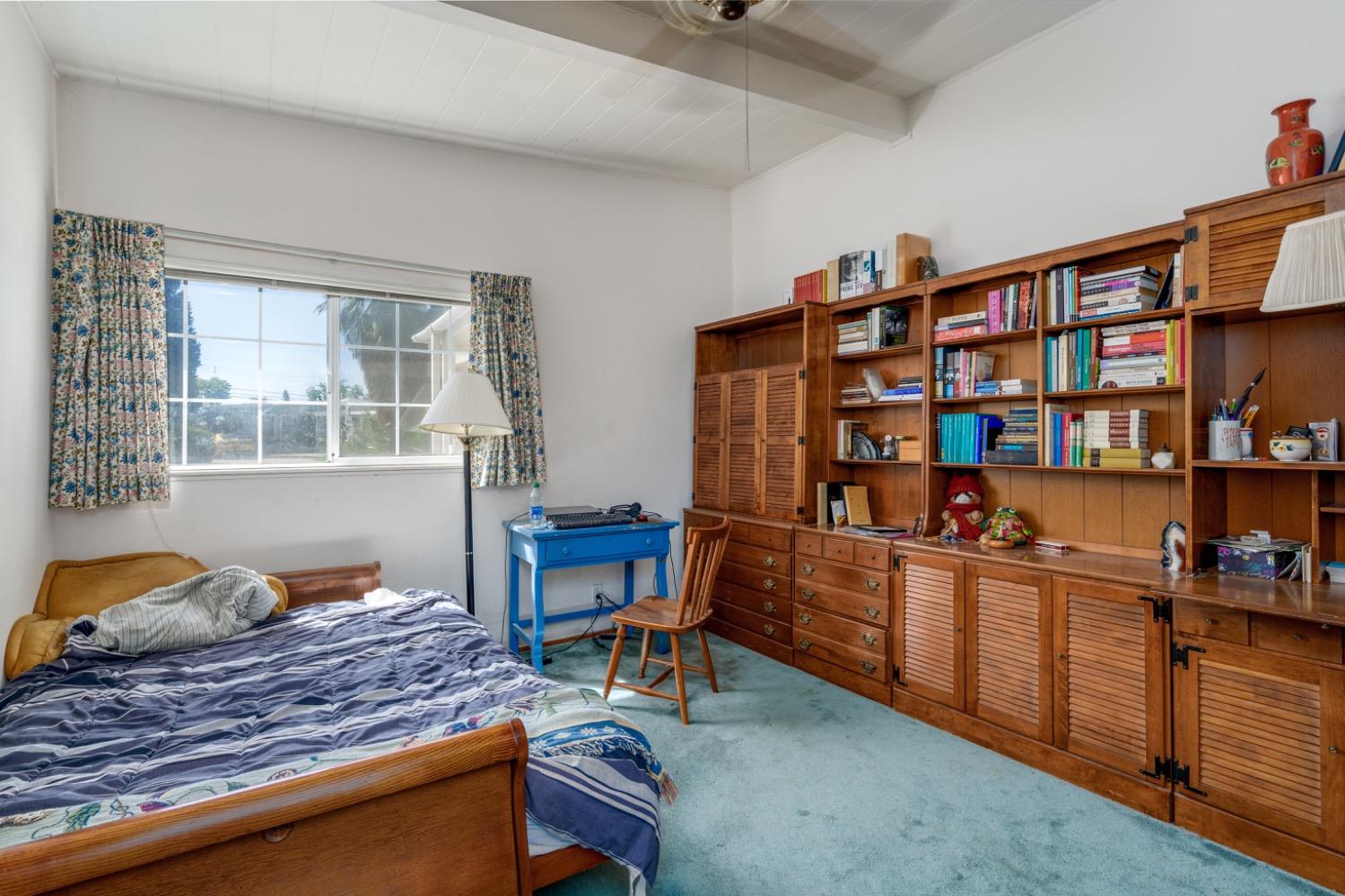 4253 De Costa Avenue