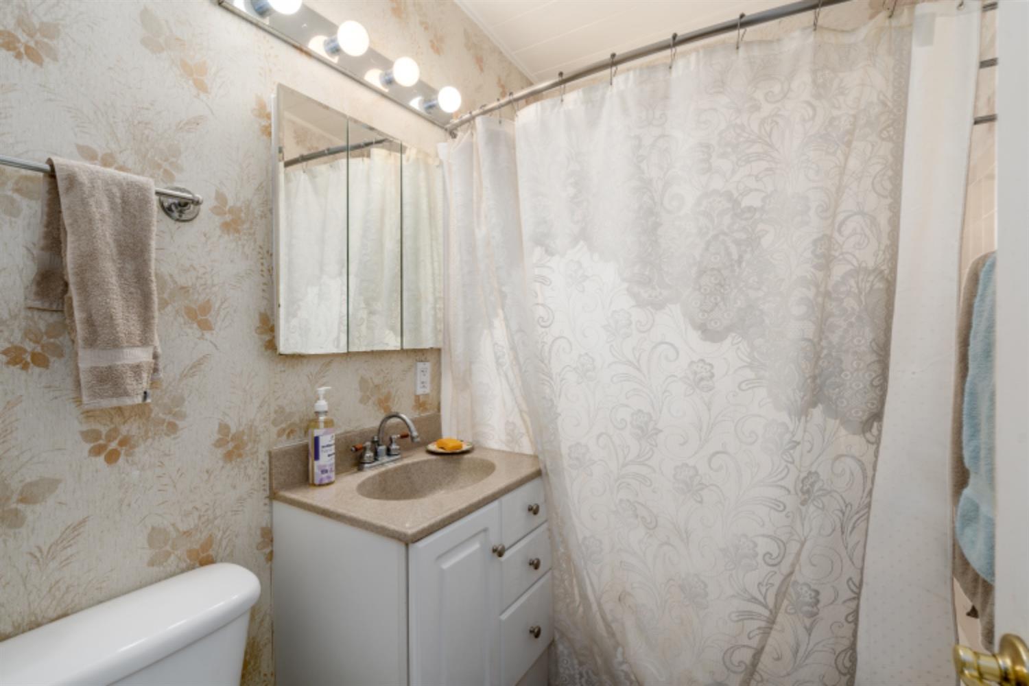 4253 De Costa Avenue