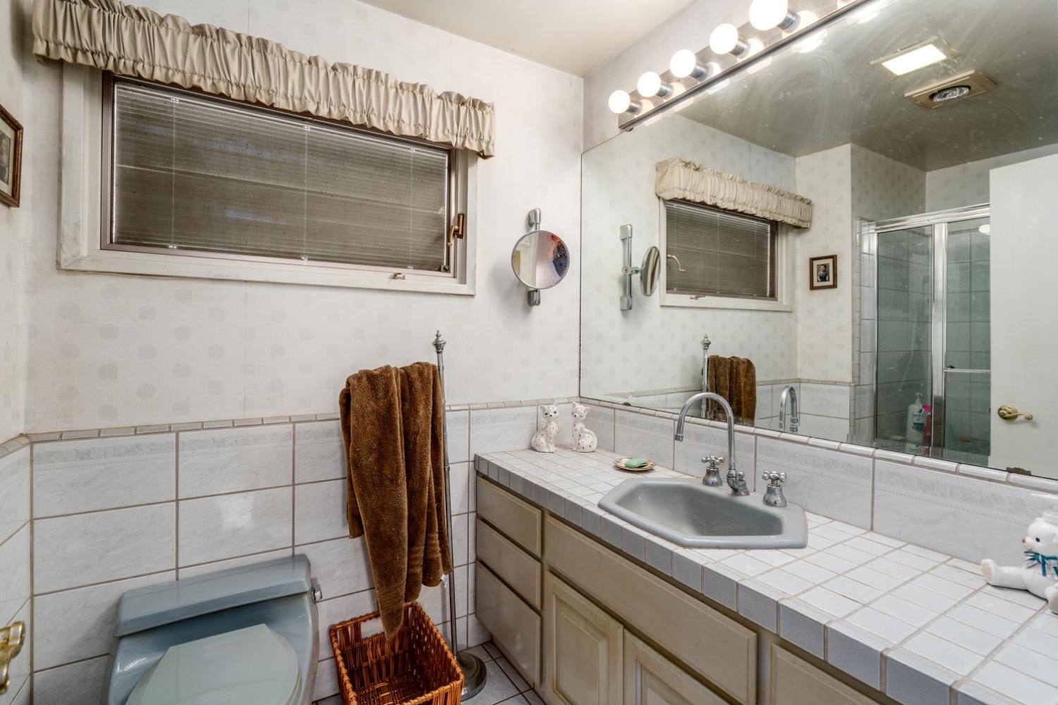 4253 De Costa Avenue