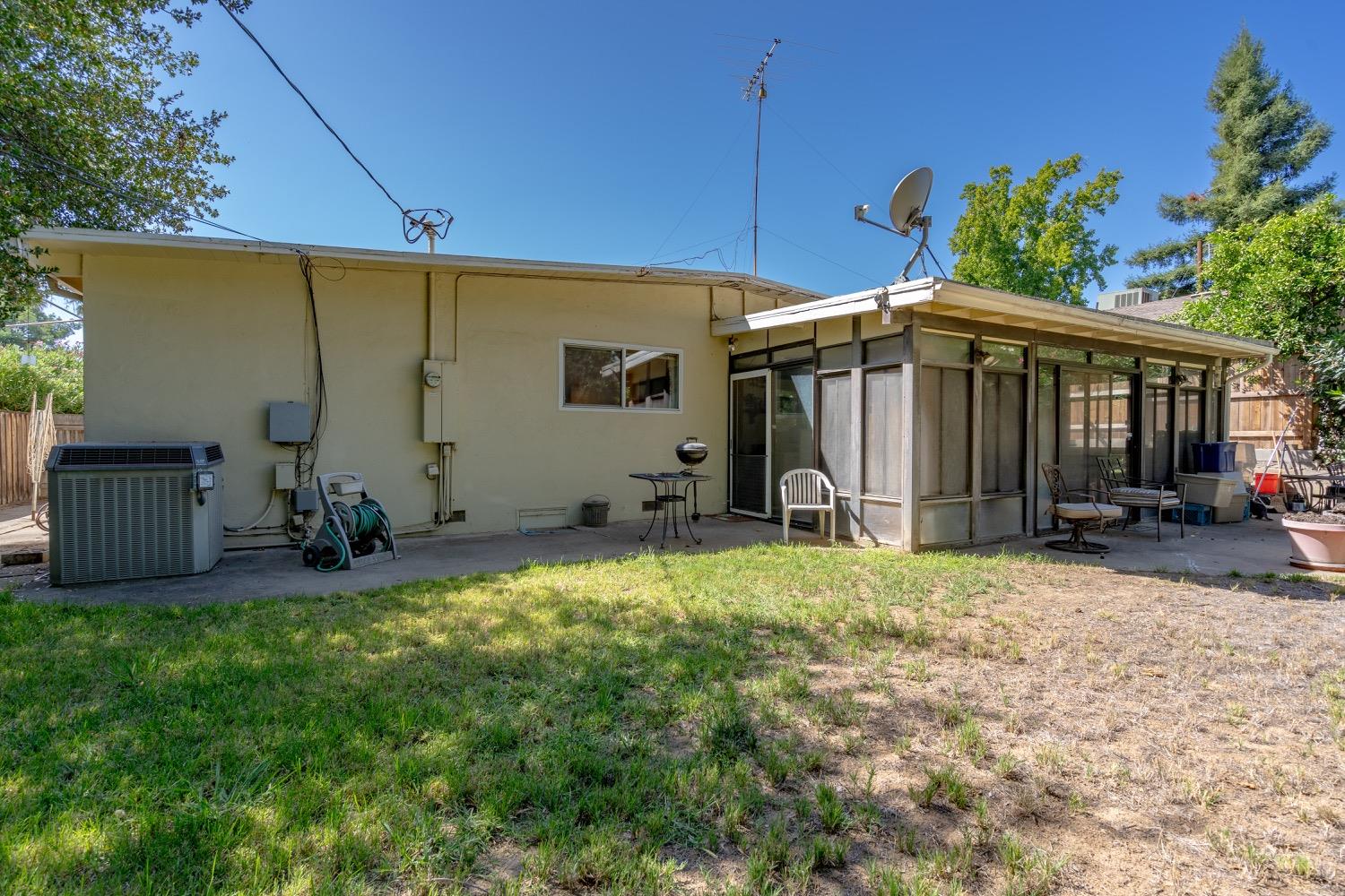 4253 De Costa Avenue