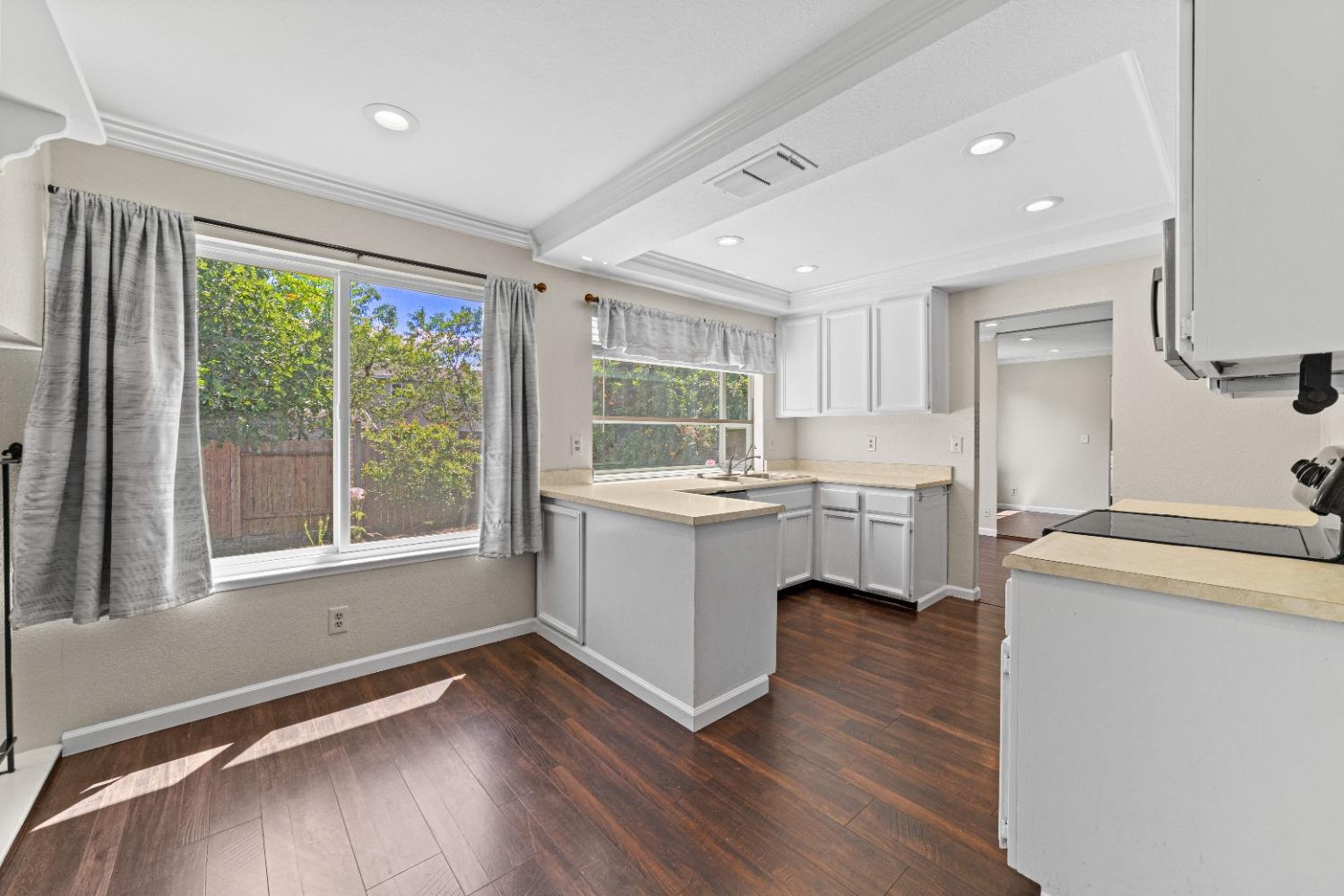 684 Los Lunas Way