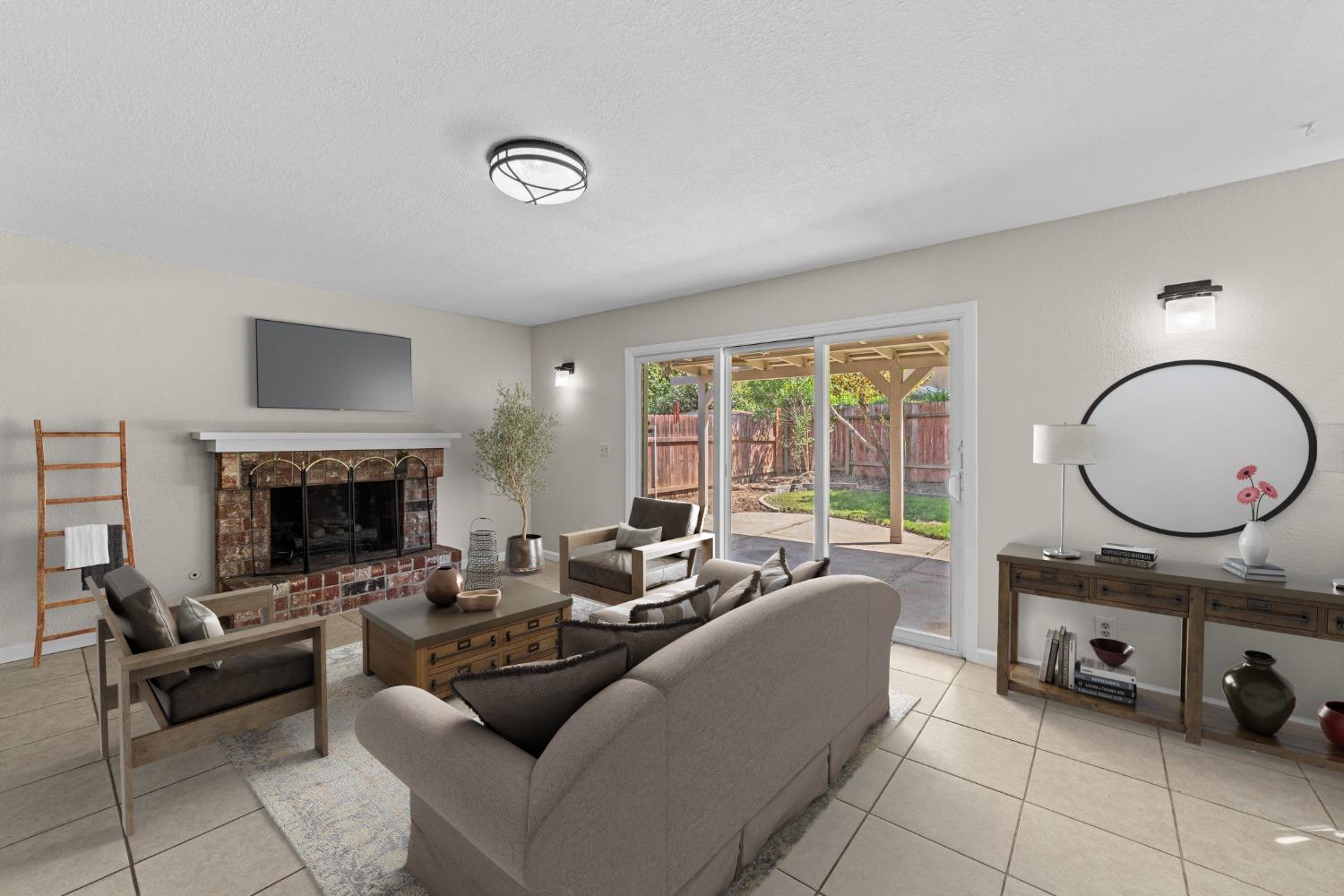 684 Los Lunas Way