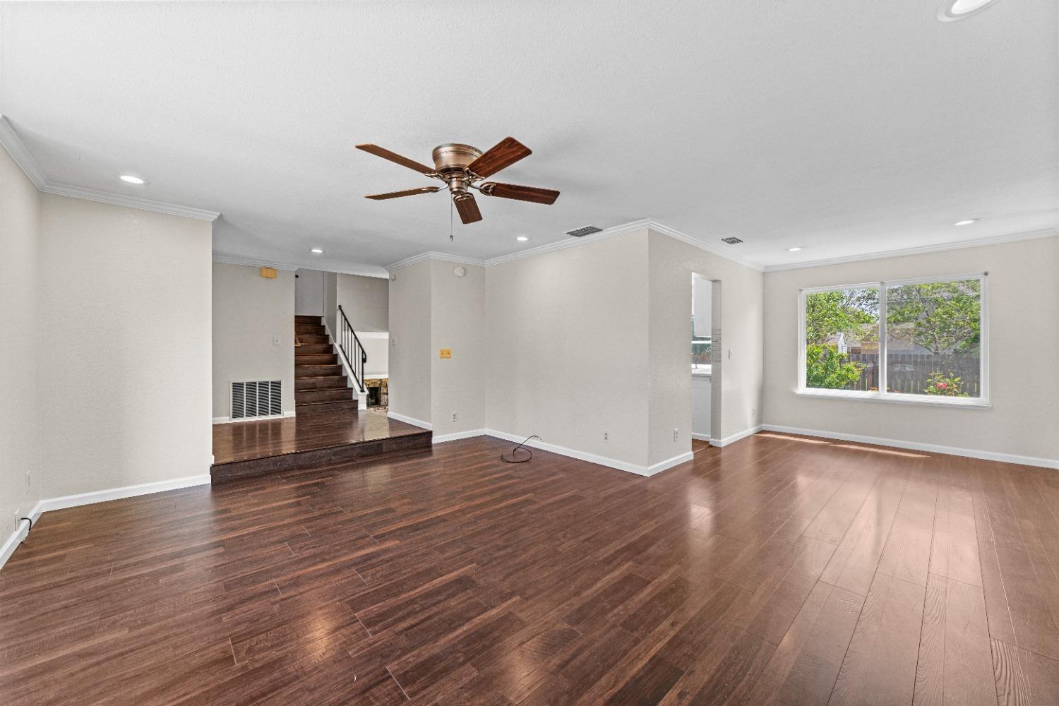 684 Los Lunas Way