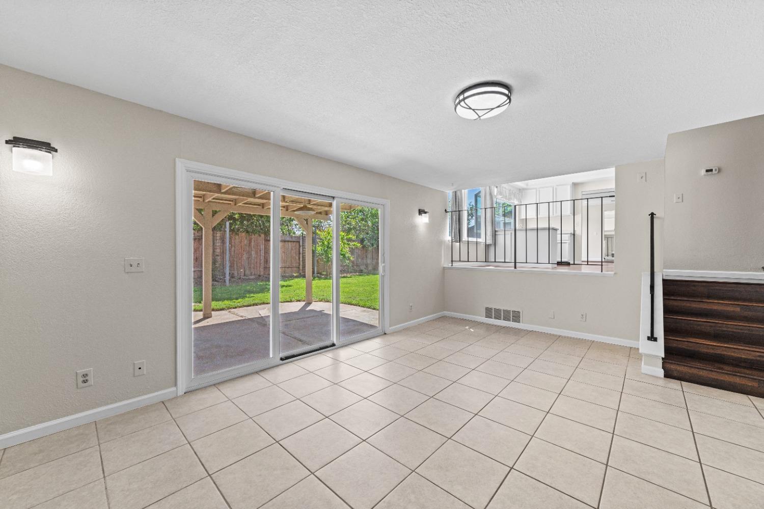 684 Los Lunas Way